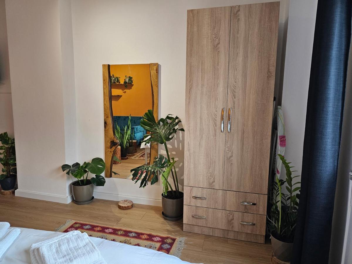 Vibe Studio Apartment Tirana Esterno foto